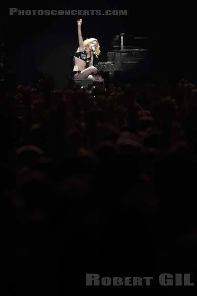 LADY GAGA - 2010-05-21 - PARIS - Bercy - 